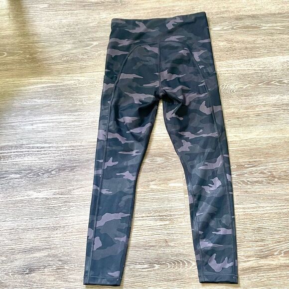 Athleta Ultimate  Camo 7/8 tight - Picture 4 of 13